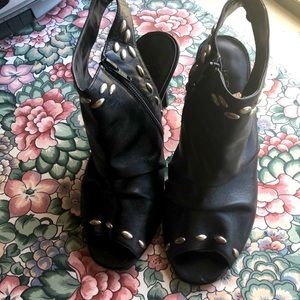 Studded leather open toe side zip heels EUC